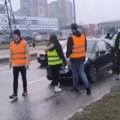 Poznato stanje studentkinje koja je juče udarena kolima tokom protesta Na Novom Beogradu