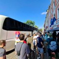 Velika podrška za Jokića i saigrače! Navijači se okupili ispred hotela da isprate reprezentaciju nakon šokantnog ispadanja sa…