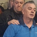 Sin Halida Bešlića stigao ispred Skenderije! Emotivna scena uz Romaniju, zagrlio ga i počeo da jeca na glas