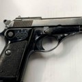 Polomio staklo na prostorijama SNS, pa pobegao: Hitno se oglasio MUP: Kod osumnjičenog pronašli pištolj sa metkom u cevi i pet…