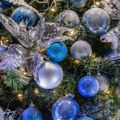 Да ли је дошло време да кажемо збогом новогодишњим јелкама? Нови тренд "преплављује" Европу