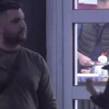 Osamili se Aneli i Asmin u cik zore Durdžić insitira na samo jedno, ona ga oduvala: "Ne smeš..."