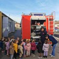 Deca u Batočini u poseti vatrogascima: Danas smo imali priliku da najmlađima približimo naš poziv i da im pokažemo da su…