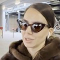 Uradili smo izazov sa Ivanom Paković na aerodromu: Evo šta sve pevačica nosi u torbici, iznenadićete se (video)