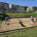 U toku izgradnja novog dečjeg igrališta i rekonstrukcija sportskih terena u MZ 21. oktobar (FOTO)