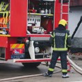 Požar u zgradi u Ustaničkoj ulici: Dim uznemirio stanare, 17 vatrogasaca izašlo na lice mesta
