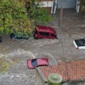 Haos u Grčkoj: Poplava progutala kuće; Bujica nosila sve pred sobom; Ženu udario grom VIDEO