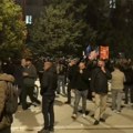 Nemiri ispred Skupštine Kosova: Pristalice OVK sprečavale poslanike da izađu, Kosovska policija upotrebila vodene topove