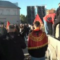 Demonstranti pokušali da uđu u Skupštinu Kosova, parlament usvojio izmene zakona o Specijalizovanim većima