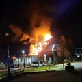 Buktinja na Kopaoniku Gori hotel, plamen zahvatio veliku površinu (video)
