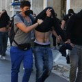 Incident u Atini: Navijači AEK-a dočekali Bed Blu Bojse ispred policije