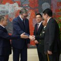 Vučić stigao u Peking; Potpisuju se važni sporazumi Na stolu i „smajli” i auto-put Beograd–Zrenjanin