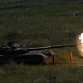 Čudo u avdejevki: Dron pogodio tenk, a on ostao nepštećen (video)