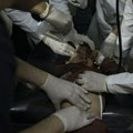 „Lekari uspeli da spasu bebu koju je ubijena žena nosila“: U izraelskim udarima na Rafu stradalo 13 osoba