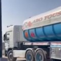 Humanitarna pomoć ulazi u Pojas Gaze! Oko 200 kamiona stiže na granični prelaz, objavljen snimak (video)