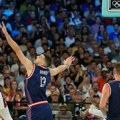 Polugole plavuše u tanga kupaćem na jahti: Ovako dvojica NBA asova slave zlato u Parizu