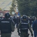 Šestorica policajaca povređena, velika i materijalna šteta