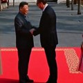 Neraskidivo prijateljstvo Srbije i Kine Predsednici Vučić i Si čeličnim stiskom ruke potvrdili prijateljstvo dva naroda