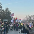 Protest podrške studentima u Savinom selu, mestu u kojem se 13 meseci odaje pomen žrtvama pada nadstrešnice
