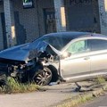 (Foto) Zakucao se u stub rasvete: Stravičan prizor u Kraljevu nakon saobraćajne nesreće