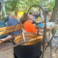 Subotički majstori pasulja otkrivaju tajnu pobedničkog kotlića: Na "Pasuljijadi" 15 ekipa se borilo za titulu najboljeg, a ovo…