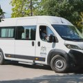 Leskovac prvi od 12 gradova koji dobijaju kombi vozilo za prevoz osoba sa invaliditetom