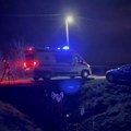 Nastradao mladić kod Šapca, drugom se bore za život: Automobil sleteo sa puta, vatrogasci sekli vozilo