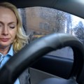 30 godina polaže vozački ispit i ne uspeva: Čim sedne za volan brizne u plač, a od straha gubi i svest