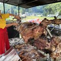 Ovo je Sanja, jedina devojka u Srbiji koja peče vola na ražnju: Otkriva nam tajnu najukusnijeg mesa