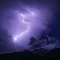 Nevreme na severu zemlje, u Šidu 11.000 ljudi bez struje: RHMZ upozorio na obilnu kišu /video, foto/