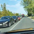 Sudarili se automobil i kombi, automobili stoje u mestu: Totalno zakrčenje na putu od Bariča ka Obrenovcu