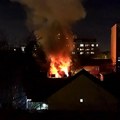 Veliki požar u Zemunu - ogroman plamen guta objekat! Vatrogasci na terenu (VIDEO)