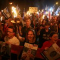 (VIDEO) Hiljade Izraelaca i večeras protestuje pred parlamentom s bakljama
