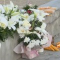Mediji: Borani se opraštaju od dvogodišnje devojčice, pale sveće i ostavljaju cveće i igračke