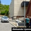 Policija pretresa kuću za koju Duško Knežević tvrdi da pripada Milu Đukanoviću