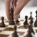 Slovenački velemajstori šah pretvorili u milionski posao, ali dobit ne isplaćuju