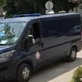 Hapšenje u zatvorima Trojica su privedena zbog unošenja narkotika