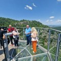 Pogled koji oduzima dah: Vidikovac „Sokolica“ otvoren za posetioce – staklena platforma iznad kanjona Vučjanke nova atrakcija…