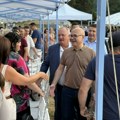 Nekakvom skupu naprednjaka u Velikoj Kopašnici prisustvovao Vučević, Vučić ih pozdravio telefonom