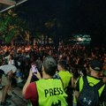 Novosađani proveli ceo dan ispred suda: Saslušanja osumnjičenih za napad na Kobre trajala do kasno u noć (FOTO i VIDEO)