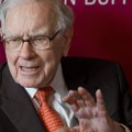 Ворен Бафет има златни савет за зараду који важи за све: „Купујте и у добру и у злу, а нарочито у злу“