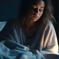 Mnogi ga piju kad im san ne dolazi na oči: Iako se dobija bez recepta, ovo treba da znate pre nego što uzmete melatonin