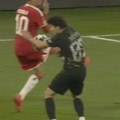 FOTO Ovo nije penal: Haos u Minhenu, Bajern traži crveni za PSŽ, pa penal, a sudija ni da pisne