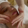 Stres se prvo vidi na licu: Sve više žena pronalazi rešenje u holističkoj nezi