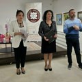 Izložba slika, fotografija i čestitki Biserke Kos otvorena u Narodnoj biblioteci Pirot