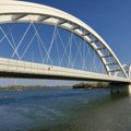 Teška nesreća na Žeželjevom mostu u Novom Sadu, mladići hitno prevezeni u bolnicu
