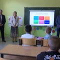 "Telekom Srbija" donirao pametnu tablu OŠ "Kralj Milutin" u Gračanici