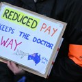 Više hiljada lekara počelo šestodnevni štrajk u Velikoj Britaniji