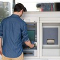 Pao sistem Banke Inteze u Srbiji: Pojedini korisnici ne mogu da podižu novac i plaćaju karticama
