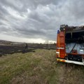 Vatra "progutala" vozilo: Gori automobil na auto-putu kod Ćuprije (video)